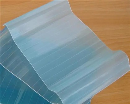 Tilpassede korrugerte glassfiberpaneler